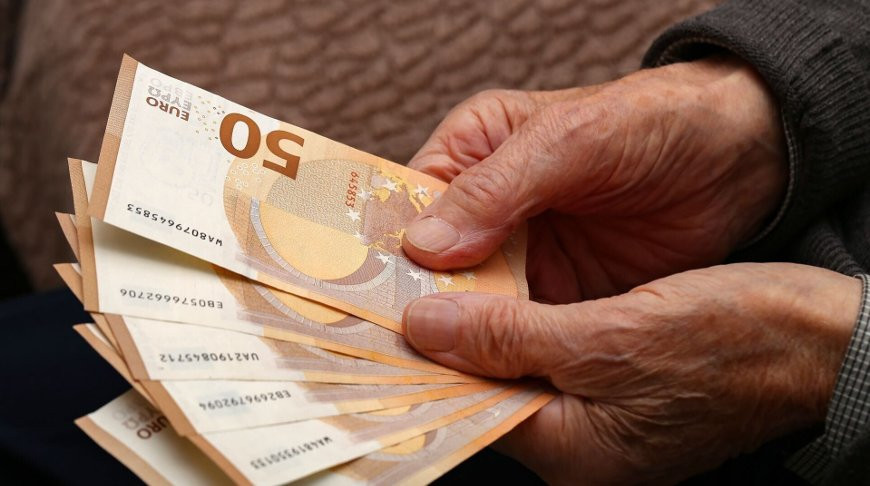Rozloučení s prací: odchází do důchodu v 62 letech... a překvapeně se rozpláče, když uvidí svou první penzi