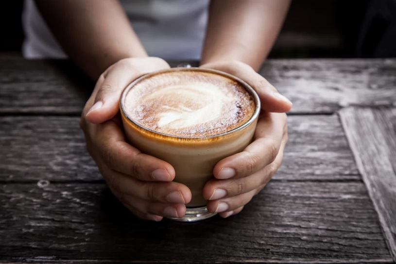Alternativa k latté, která podporuje ketózu. Proč pít kávu s kokosovým mlékem?
