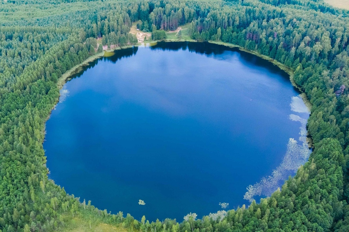 Archeologové nemohou uvěřit svým očím: našli 3000 let starou sochu s „čerstvými“ lidskými stopami.