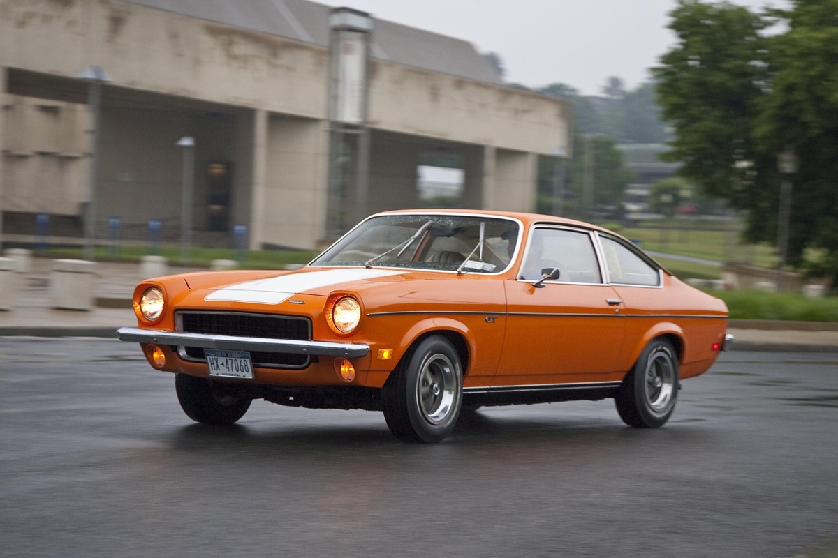 V roce 1975 byl nový automobil zakopán, aby vytvořil časovou kapsli. Po půl století byl tento prokletý klasický vůz nalezen.