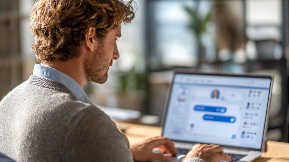 Chatbot založený na umělé inteligenci je stejně účinný jako písemná terapie.