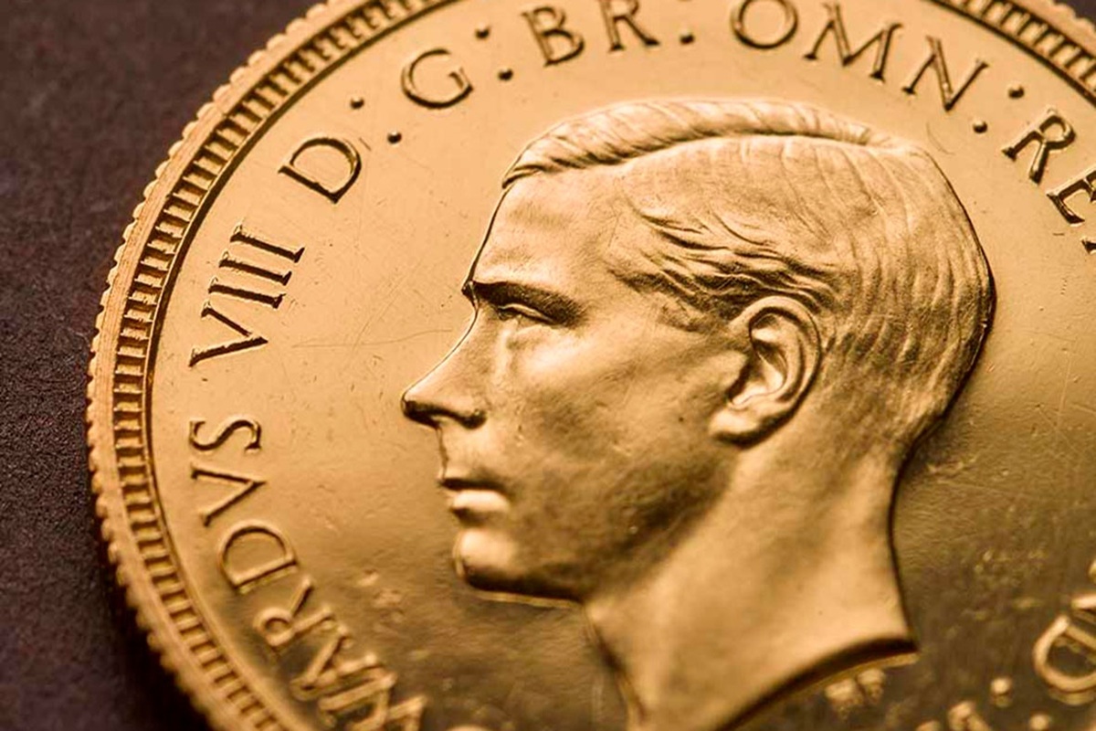 Sběratelé se předhánějí v nabídkách za velmi vzácnou britskou minci, která se objevila na eBay za více než 20 000 liber.