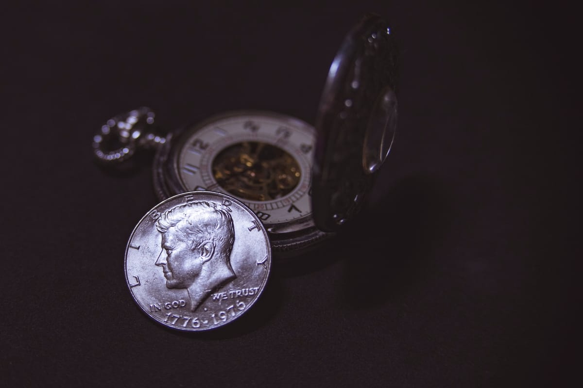 Mince v hodnotě 50 centů s vyobrazením Kennedyho z roku 1964 je stále v oběhu: odhadovaná hodnota této mince je téměř 6 milionů dolarů.