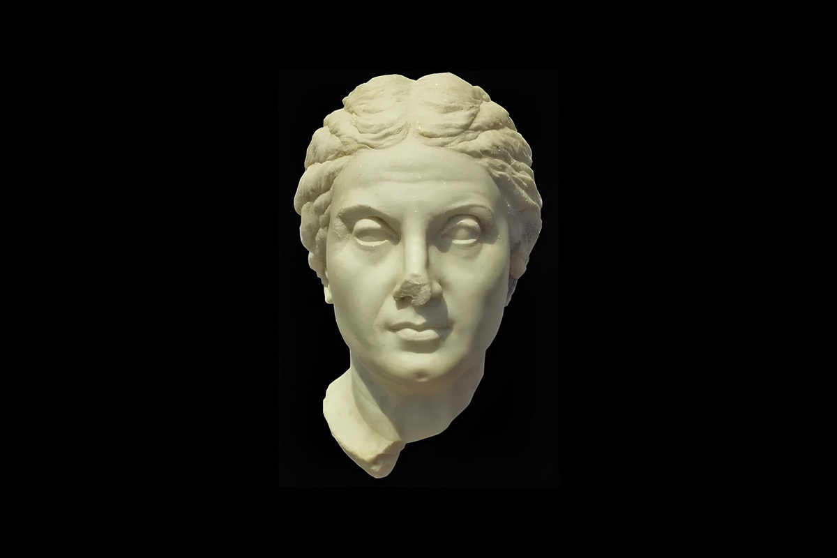 Archeologové se domnívají, že se jim konečně podařilo rozluštit záhadu této starověké sochy: jmenovala se Laodiké a žila před 1800 lety.