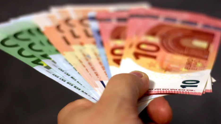 Hledají Čechy do práce. Plat činí 8 tisíc korun týdně