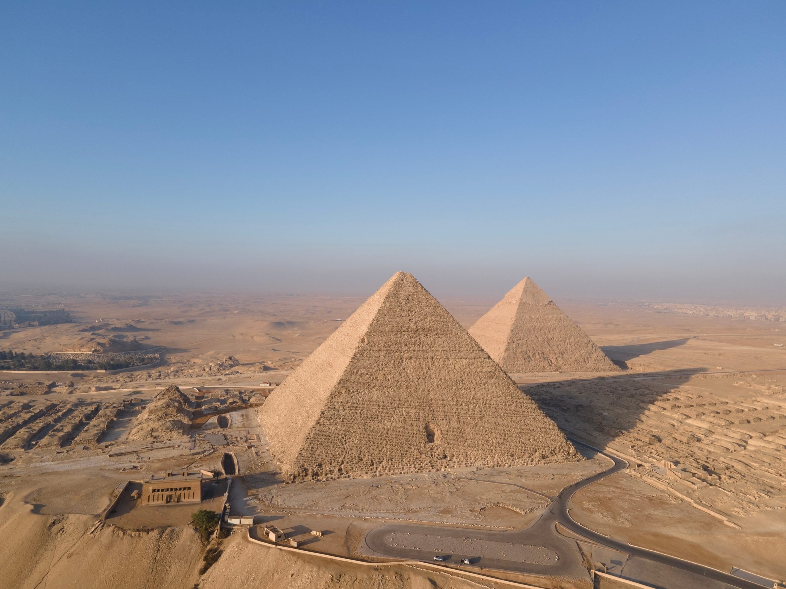 Nebyly postaveny lidmi. Odhaleno skutečné původ egyptských pyramid: byly postaveny s využitím high-tech zařízení.