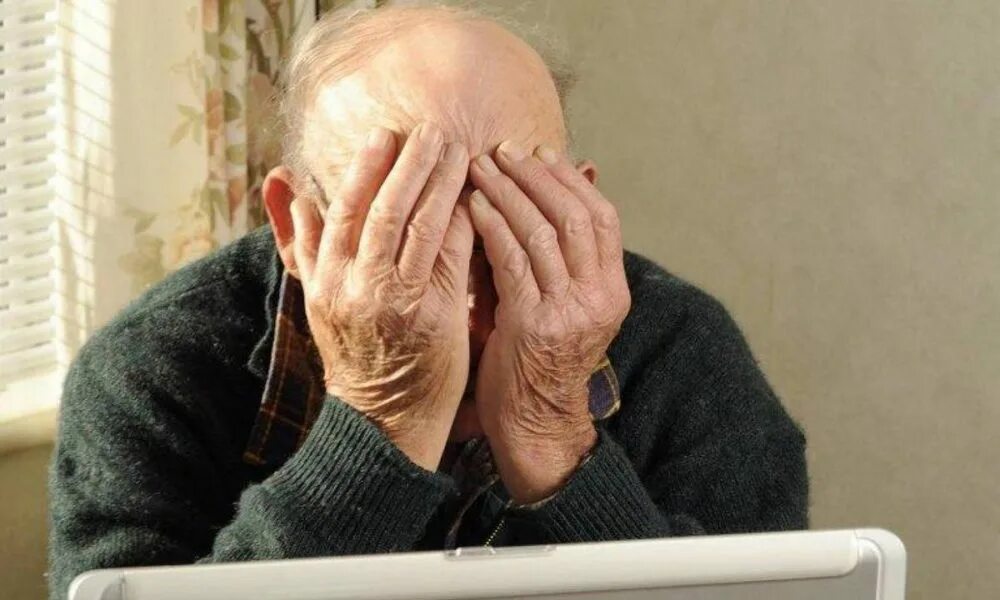 Rozloučení s prací: odchází do důchodu v 62 letech... a překvapeně se rozpláče, když uvidí svou první penzi