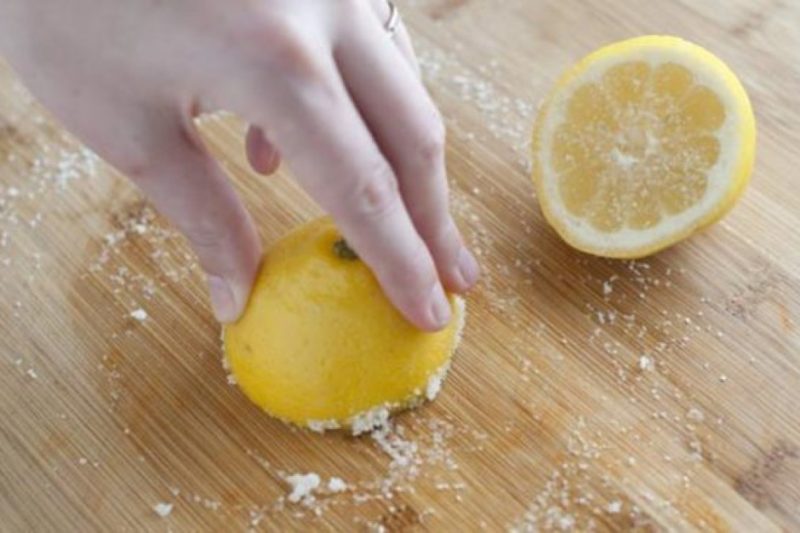 Proč míchat citron se solí a proč to stále více lidí dělá doma?