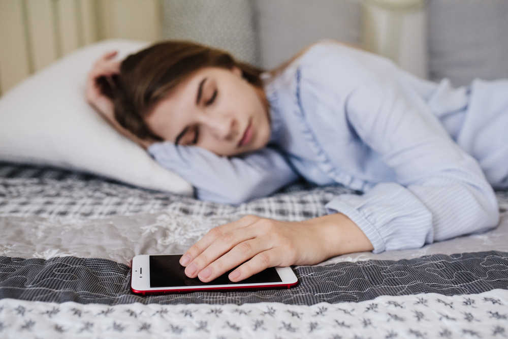 Neurolog o vypnutí mobilního telefonu nebo o tom, že jej necháváte obrazovkou dolů: „Váš mozek pracuje nevědomě a čeká na oznámení.“