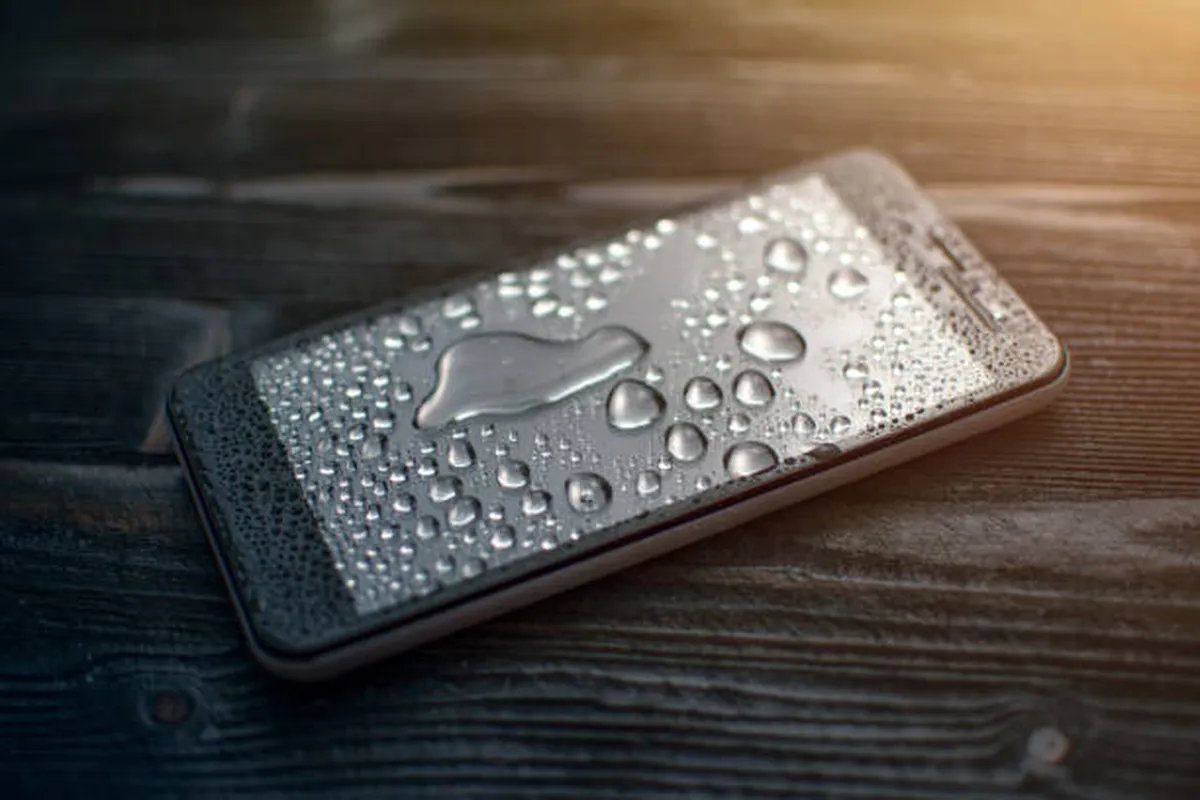 Lepší než trik s rýží: co dělat, když vám telefon spadl do vody