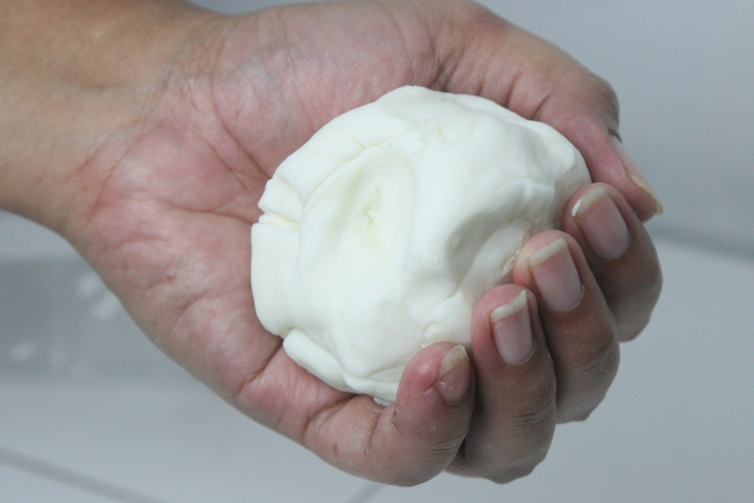 Míchání kukuřičného škrobu s bikarbonátem: proč se to doporučuje a k čemu to slouží