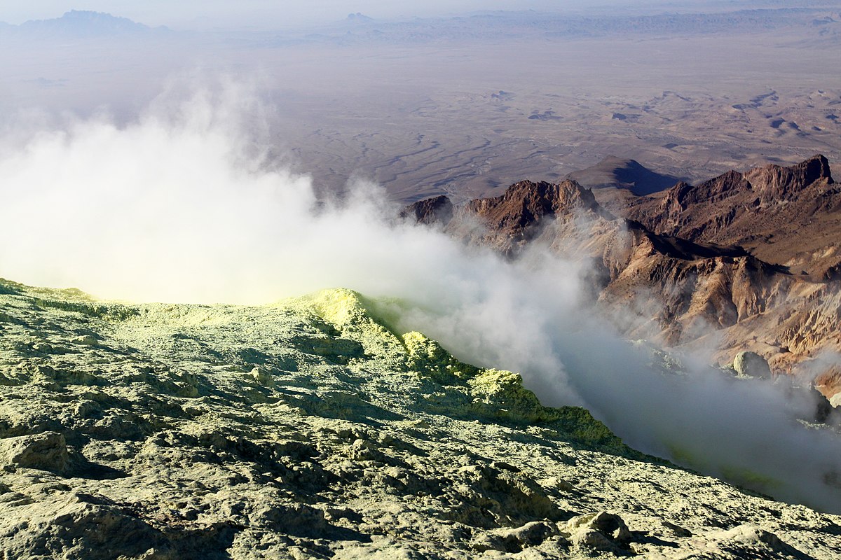 Vulkán Taftan se možná probouzí, což znepokojuje vědce: od doby pleistocénu nevybuchl.