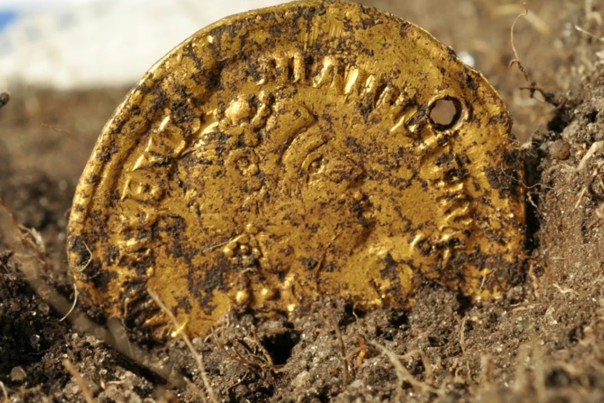 Působivý nález: 1400 let starý byzantský poklad složený z 97 mincí a šperků u břehů Galilejského moře