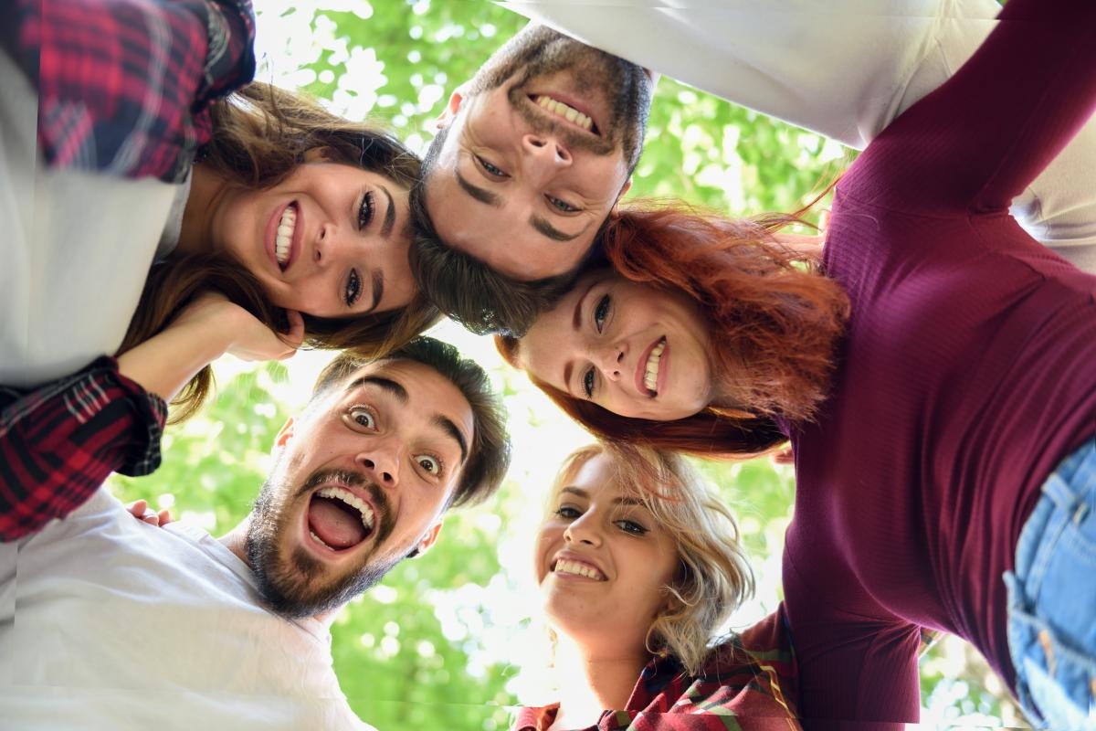 Komunikace může prodloužit život. Co to znamená pro introverty?
