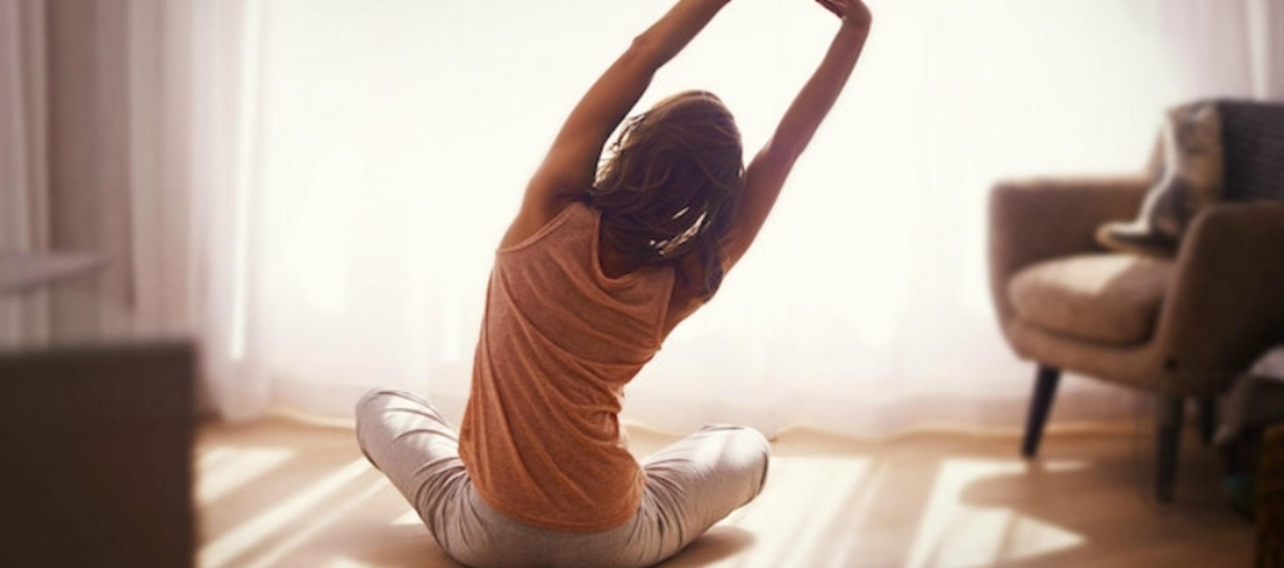 Jak začít cvičit ráno: pravidlo jedné minuty pro vytvoření trvalého návyku