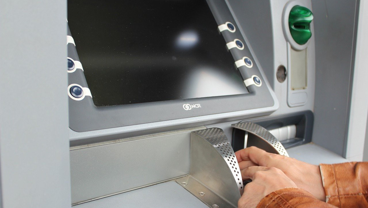 Omezení převodů od 1. října: klienti bank, kteří tuto funkci neaktivovali, budou pokutováni