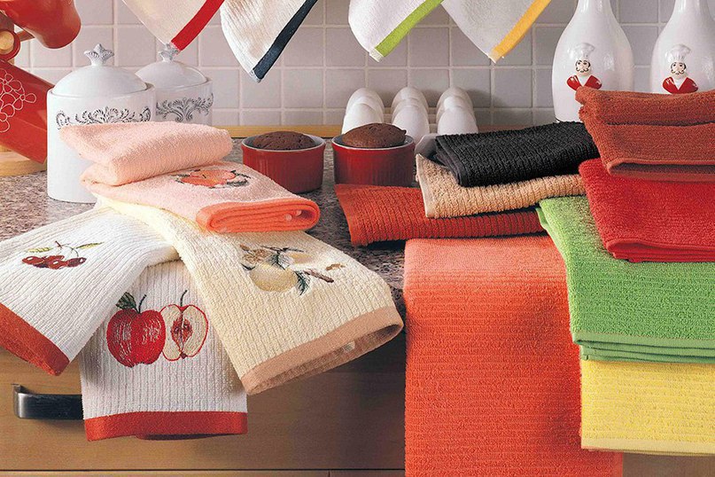 Nevešujte kuchyňské utěrky na dvířka trouby: jedná se o moderní trend, který zajišťuje větší hygienu.