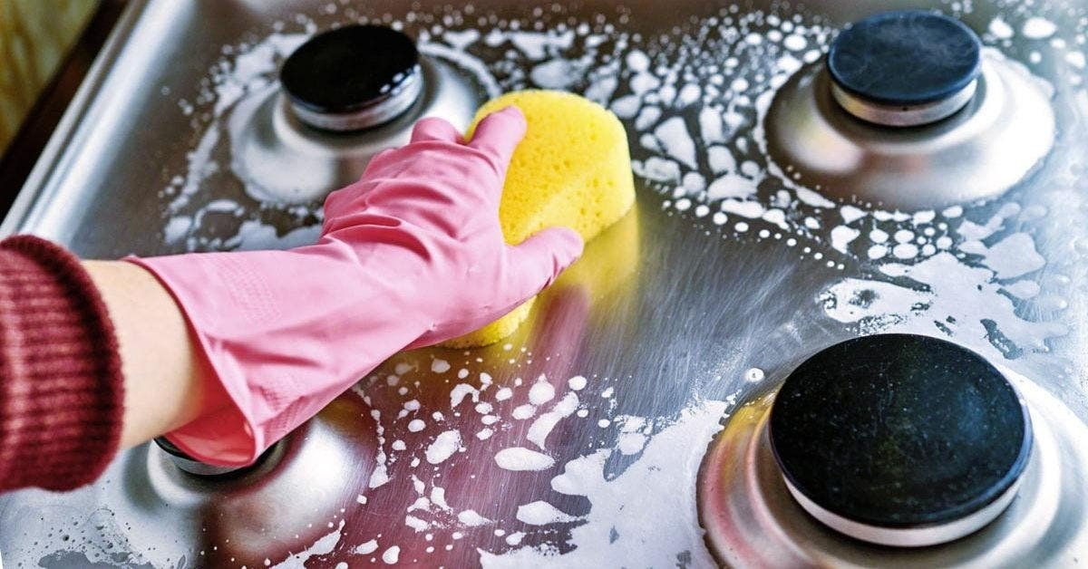Nejjednodušší způsob, jak odstranit mastné skvrny v kuchyni