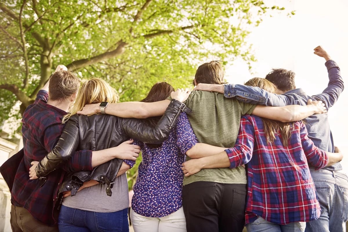 Komunikace může prodloužit život. Co to znamená pro introverty?
