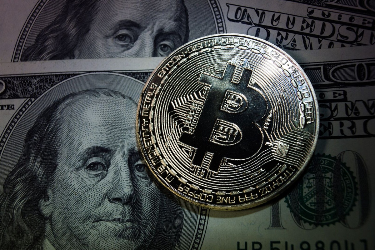Co lze očekávat od kurzu dolaru? Renomovaní soukromí analytici vyjádřili své očekávání na konec roku.