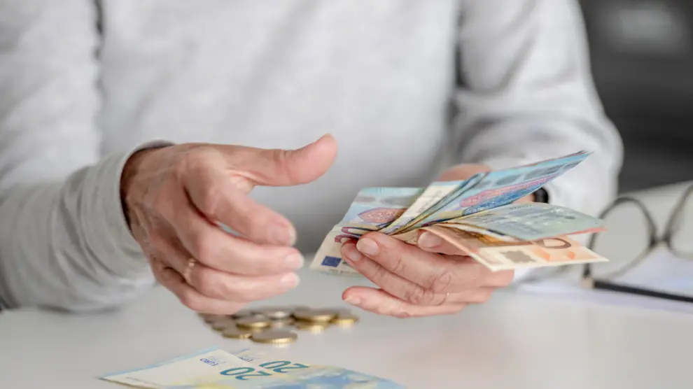 Kolik hotovosti byste měli mít doma? Doporučení Evropské centrální banky pro případ nouze