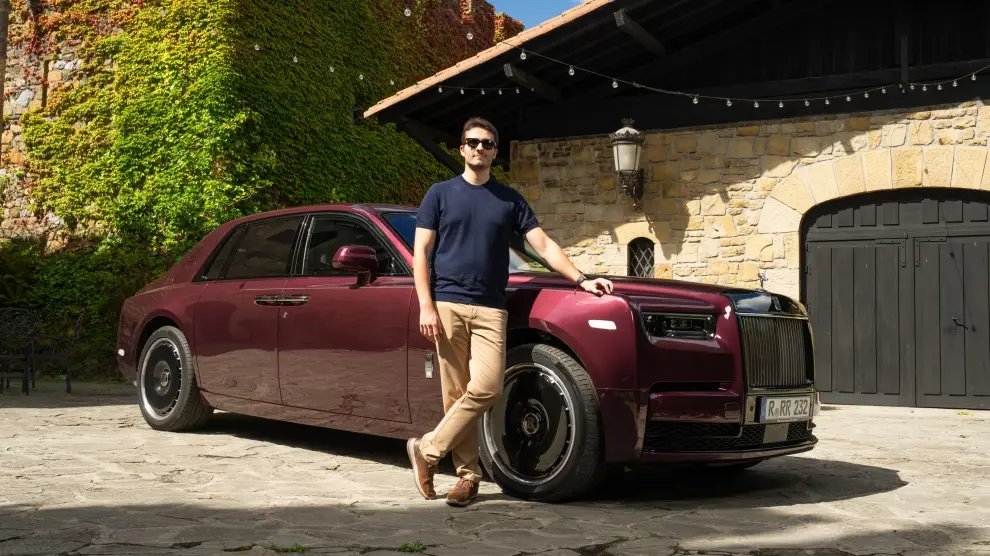 Testoval jsem majestátní Rolls-Royce Phantom v roce jeho 100. výročí: „Není to jen luxusní auto, je to samostatný svět na kolech.“
