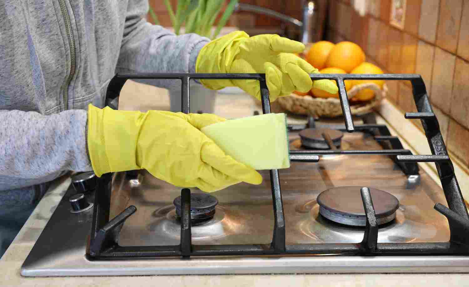 Nejlepší způsob, jak vyčistit mřížku kuchyňského sporáku od mastnoty