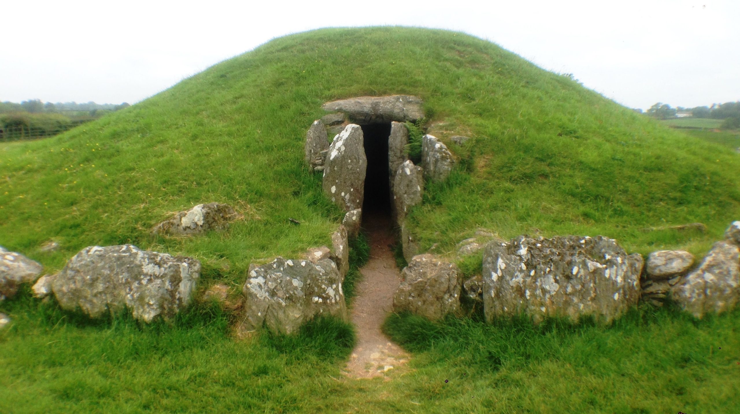 Archeologové objevili v Malaze 5000 let starou hrobku plnou starověkých pokladů: „Je neuvěřitelně dobře zachovalá.“