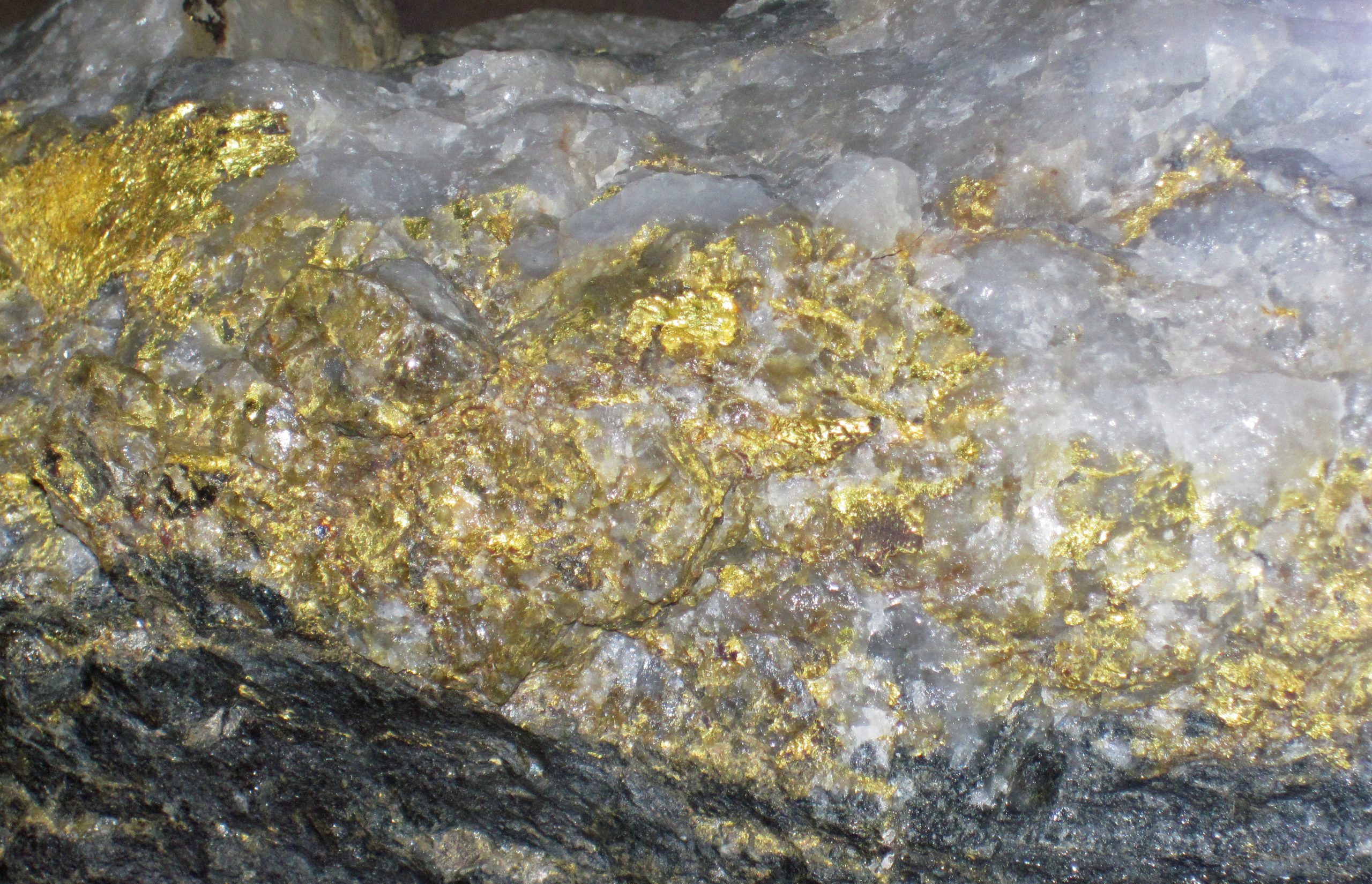 Je uzavřený už 33 let, ale oni sní o znovuotevření jednoho z největších otevřených zlatých dolů v Latinské Americe.