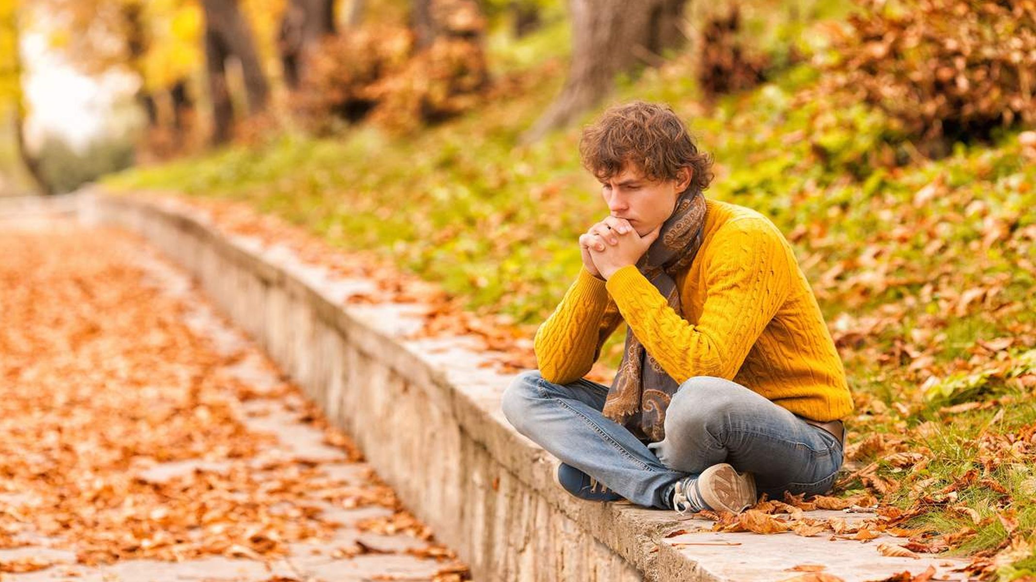 Podzimní skleslost nebo sezónní deprese? Jak je rozlišit a kdy vyhledat pomoc?
