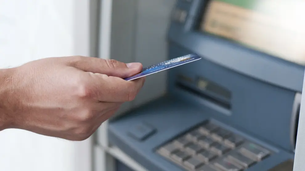Kolik hotovosti byste měli mít doma? Doporučení Evropské centrální banky pro případ nouze