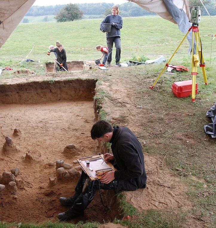 Mysleli si, že odkryjí středověký hrad nedaleko Lübecku, ale našli opevněnou osadu z doby železné.