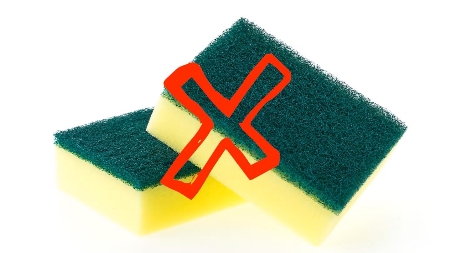 Rozlučte se s kuchyňskými houbičkami: ekologická alternativa, která dobývá Evropu