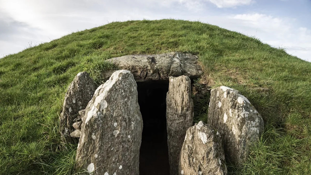 Archeologové objevili v Malaze 5000 let starou hrobku plnou starověkých pokladů: „Je neuvěřitelně dobře zachovalá.“