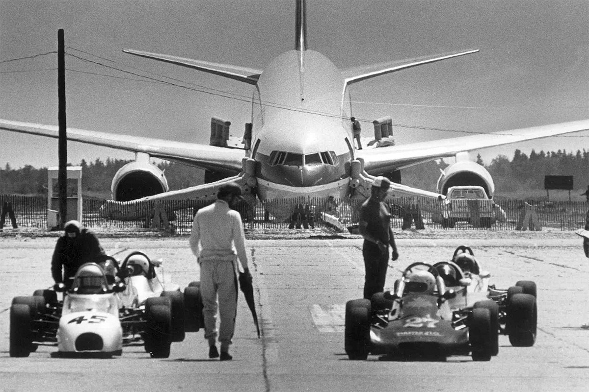 V 80. letech 20. století došlo u letadla Boeing 767 k vyčerpání paliva ve výšce 12 500 metrů. Pilotům se podařilo přistát na přistávací dráze při plné rychlosti.