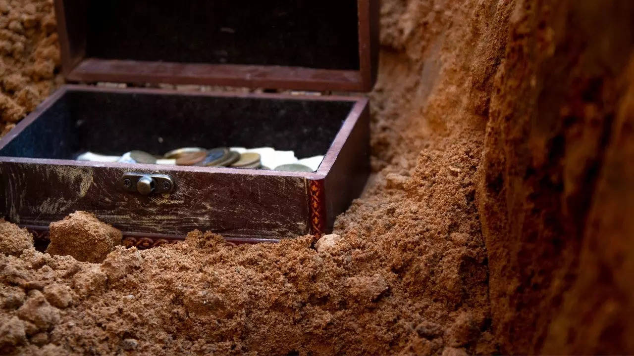 Nečekaný archeologický objev: středověký poklad obsahující 20 000 stříbrných mincí byl pohřben pod švédskou zahradou.