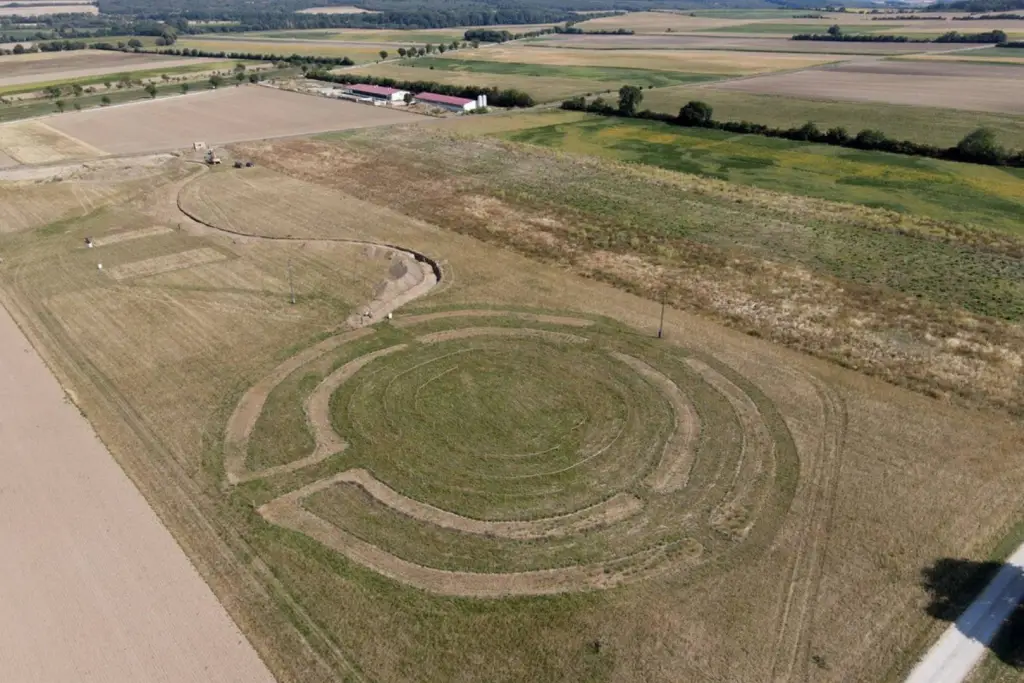 Pravěký nález, který může přepsat historii Evropy: v Rakousku byly objeveny obřadní kruhy, starší než Stonehenge