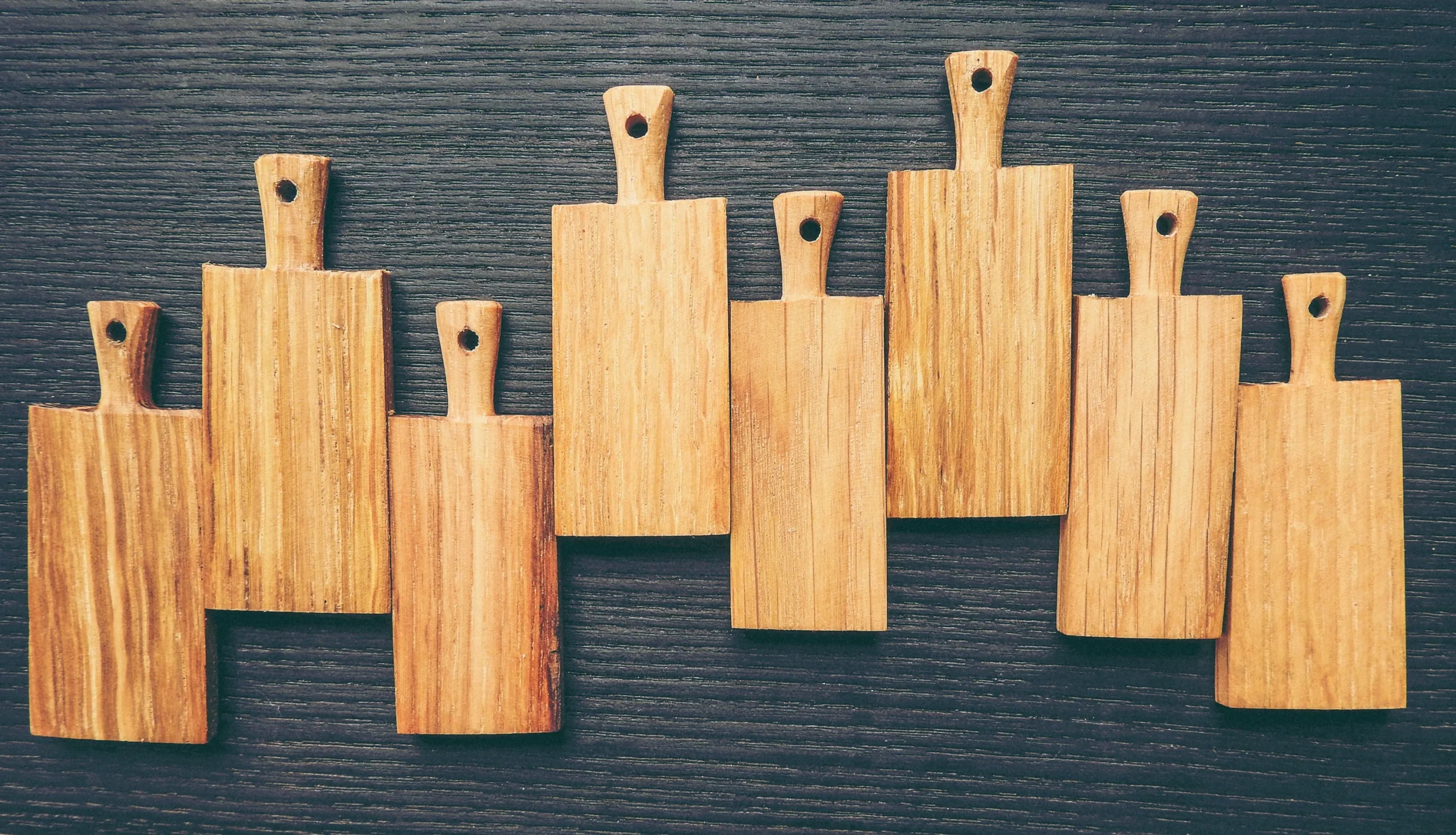 Vaše dřevěné prkénka jsou hnízdištěm nepříjemně páchnoucích bakterií: 3 zázračné přírodní tipy, které vám pomohou vrátit jim jejich původní vzhled!