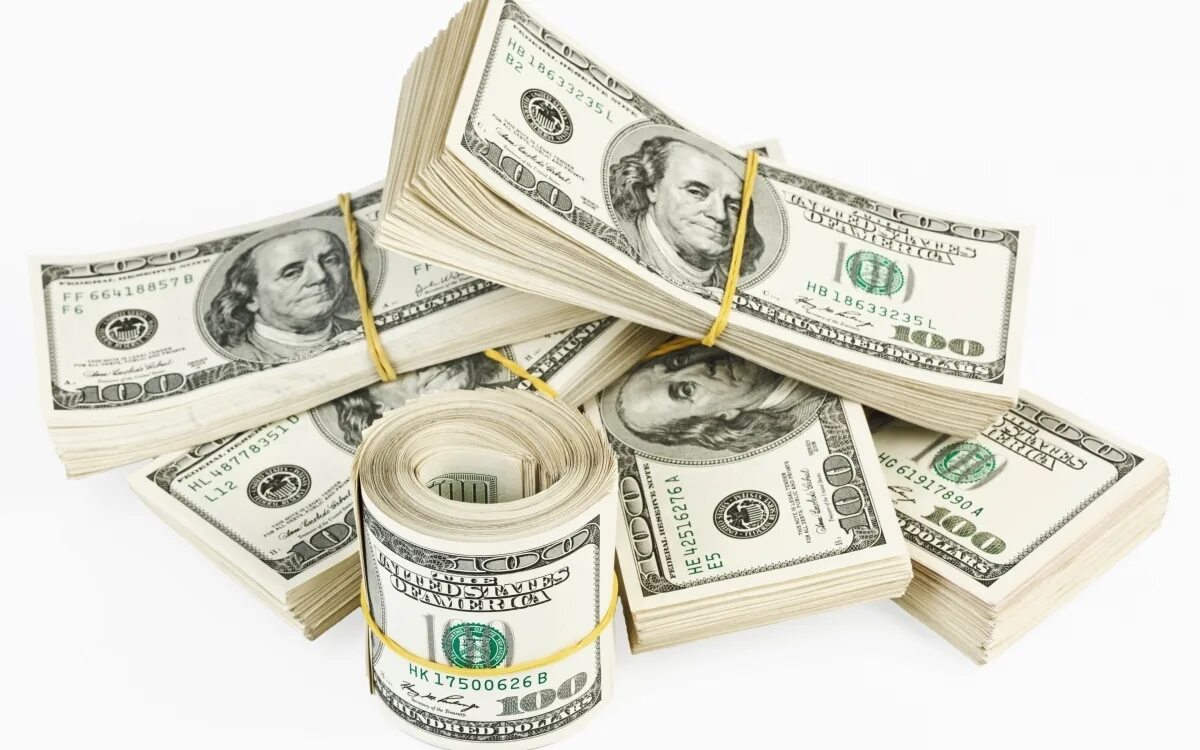 Kolik bude dolar stát na konci roku podle předních soukromých analytiků?