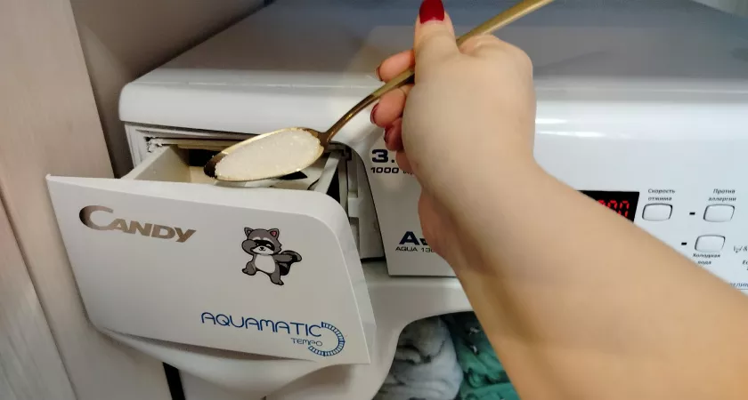 Při každém praní dávám do pračky 1 lžíci: nepostradatelný životní trik – žádná magie, jen věda