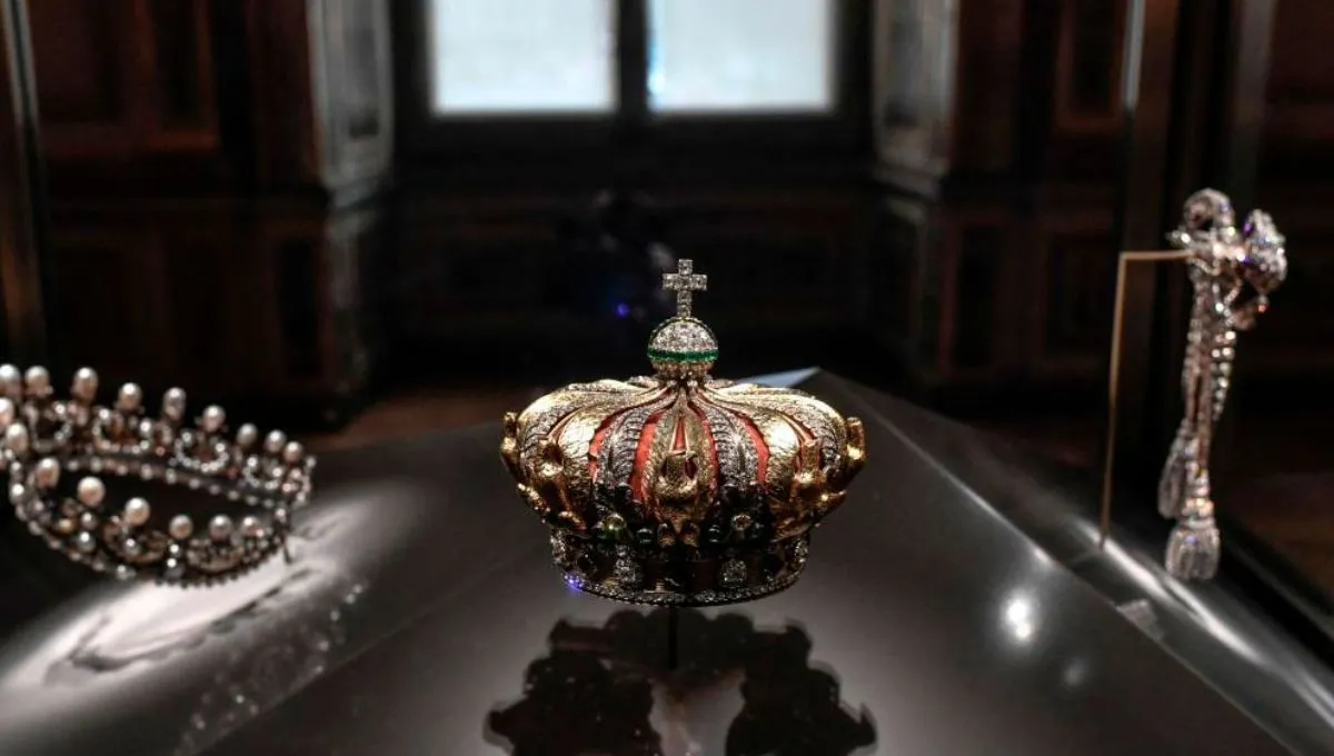 Proč byly Napoleonovy šperky ukradeny z Louvru? Nejpravděpodobněji je čeká osud rozbít se na tisíc kousků.