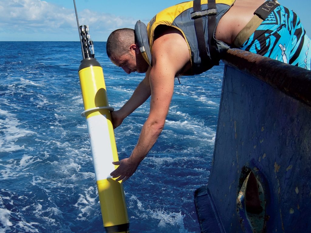 Znečišťujeme oceán, který pohlcuje uhlík, a to nám jen způsobí problémy.