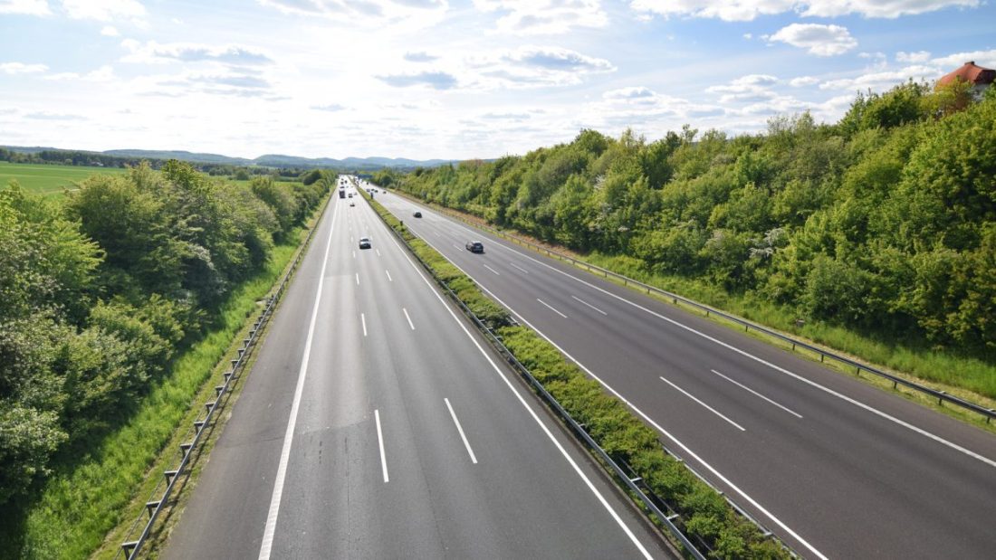 Bude vybudována dálnice spojující dvě strategicky důležité města, což bude nejvýznamnější stavební investicí za poslední desetiletí.