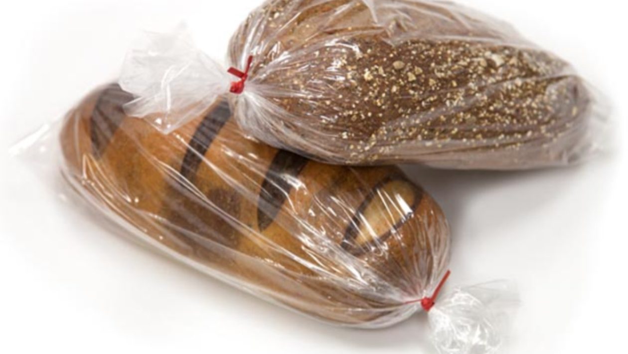 Žádné polyetylenové fólie ani polyetylenové sáčky: chytrý způsob balení chleba, aby zůstal čerstvý a měkký po několik dní.