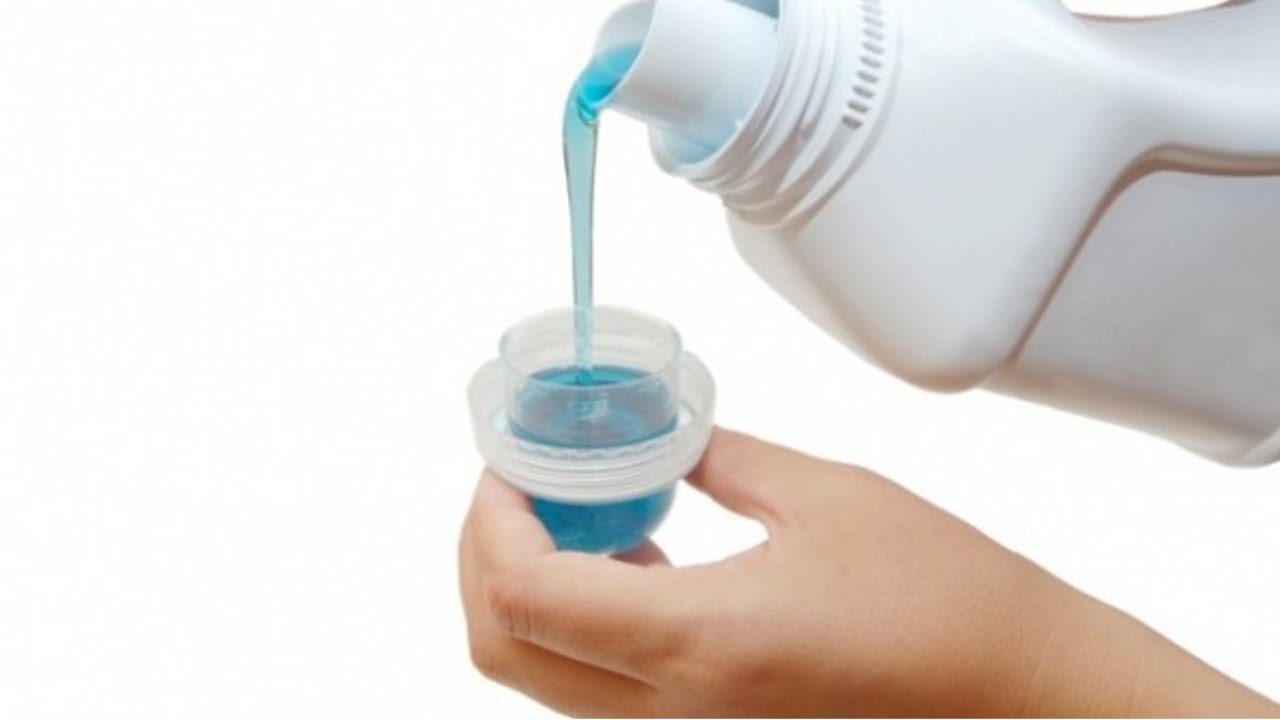 Japonské ženy nikdy nevysávají – tajemství čistoty spočívá v tom, že do vody přidávají jedno víčko tohoto prostředku