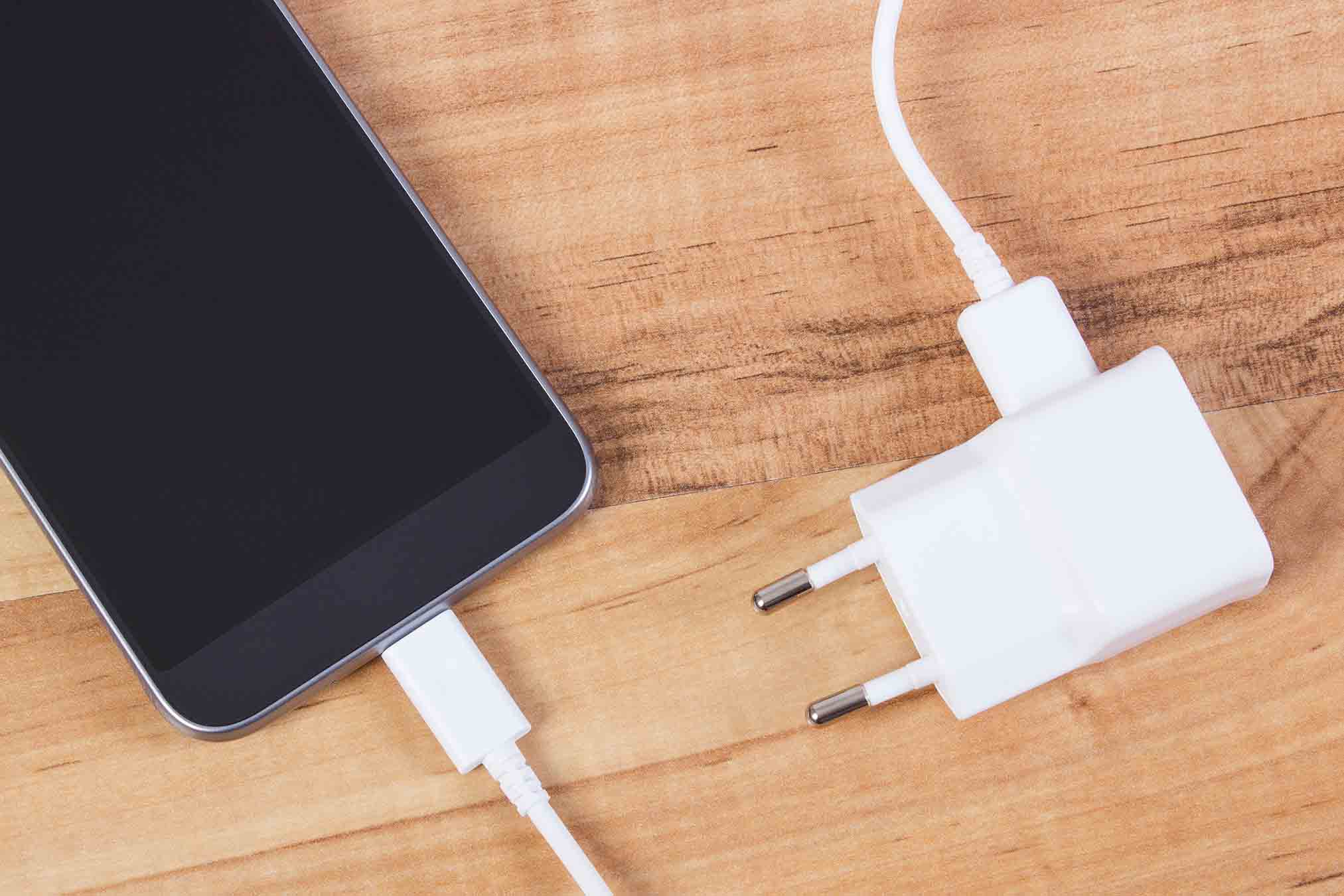 Pokud se váš mobilní telefon nenabíjí a nezapíná, proveďte toto jednoduché nastavení a problém vyřešíte během několika sekund.