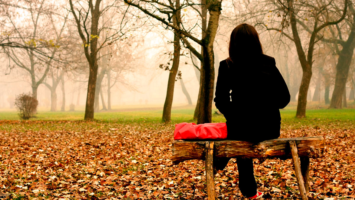 Podzimní skleslost nebo sezónní deprese? Jak je rozlišit a kdy vyhledat pomoc?