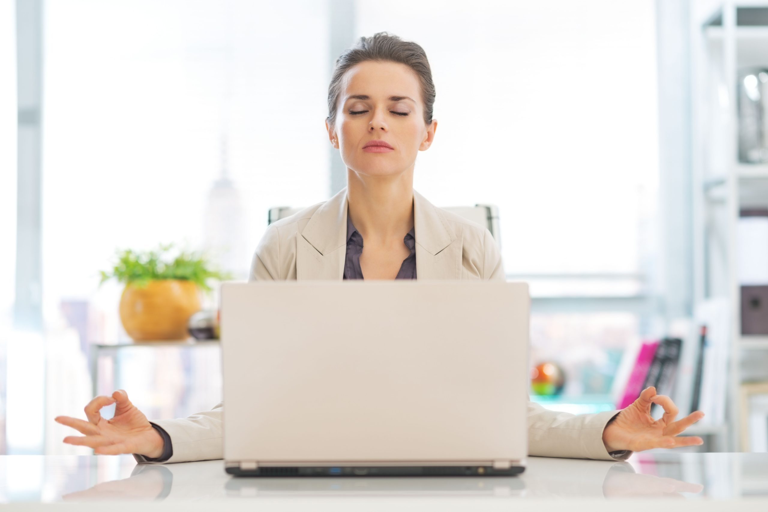 Důležitost pohybu v práci, aby se člověk nestal „sochou“ před počítačem