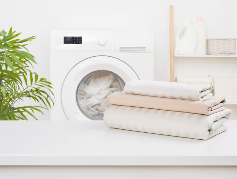 Některé domácí metody, jak vrátit oděvům původní svěžest a zabránit opětovnému vzniku skvrn.