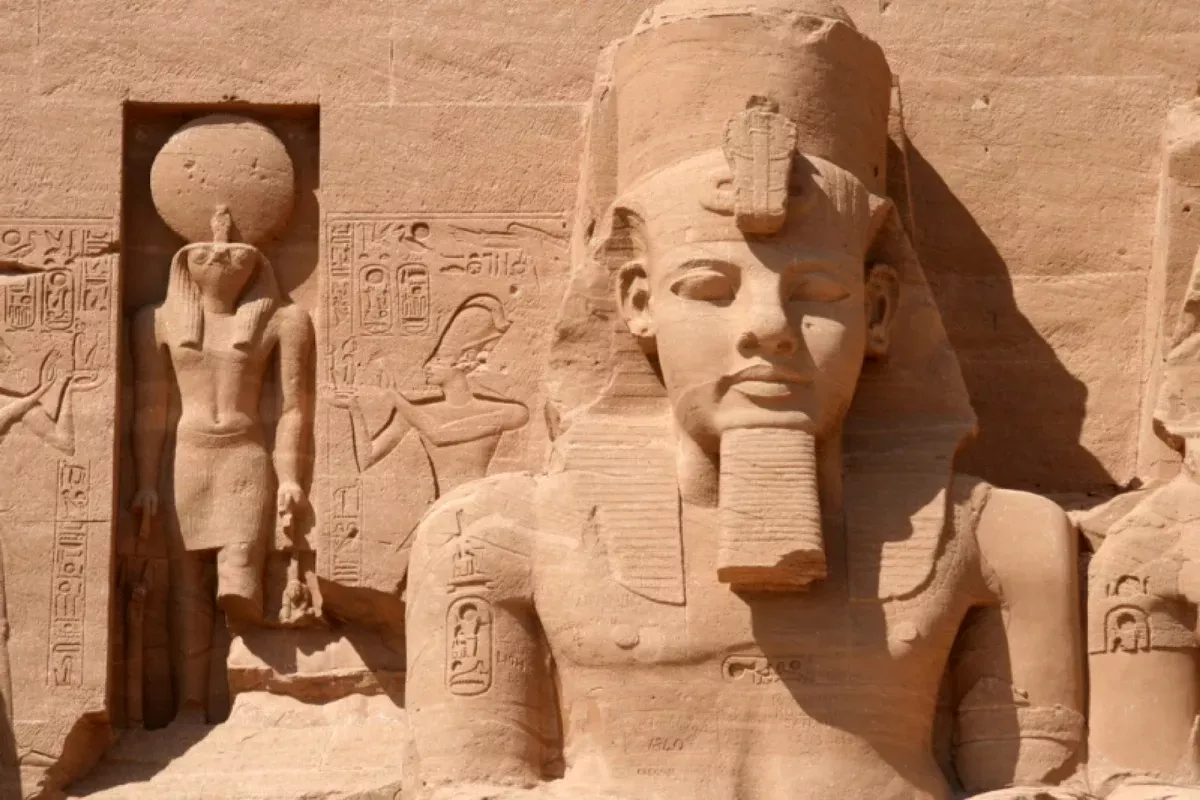Historický objev: objevena postava rodiny, jejíž stáří přesahuje 40 století, což mění historii starověkého Egypta.